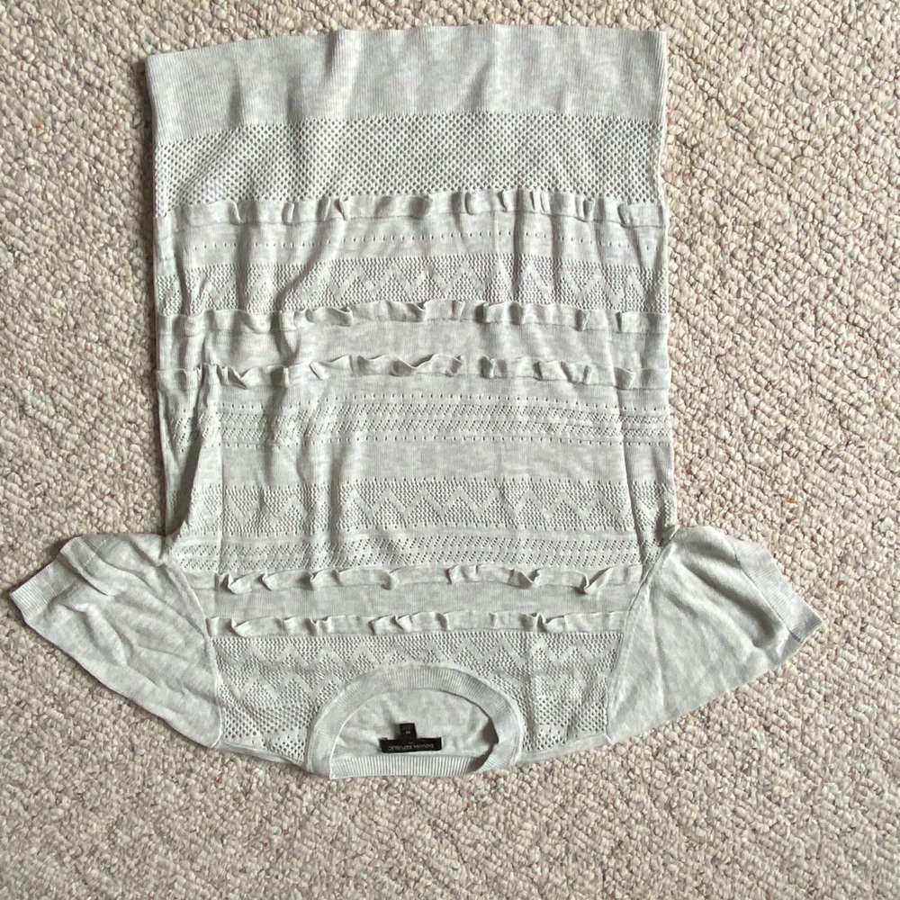 Banana Republic cream colored short sleeved sweater, size M.